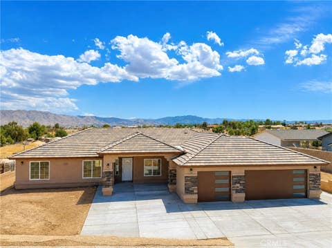 Photo of 10955 E Avenue, Hesperia, CA 92345 (MLS # HD26187965)