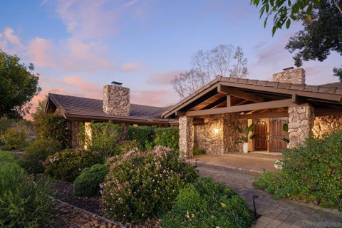 Photo of 15943 Ranch Hollow Rd Rd, Poway, CA 92064 (MLS # 260016030SD)