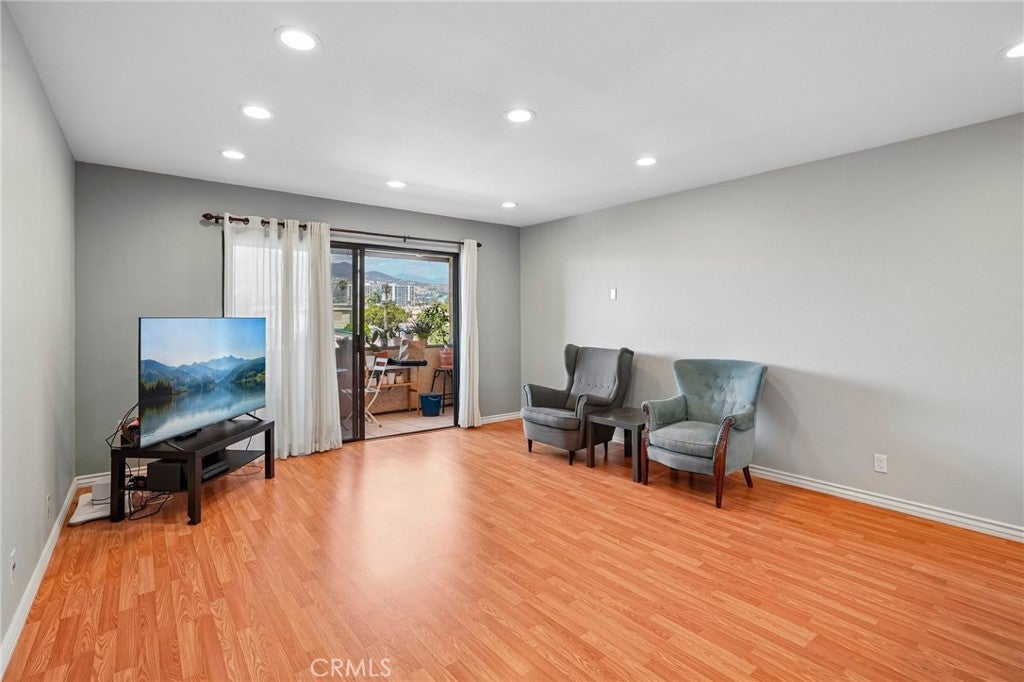 460 Salem ST 17, Glendale CA 91203