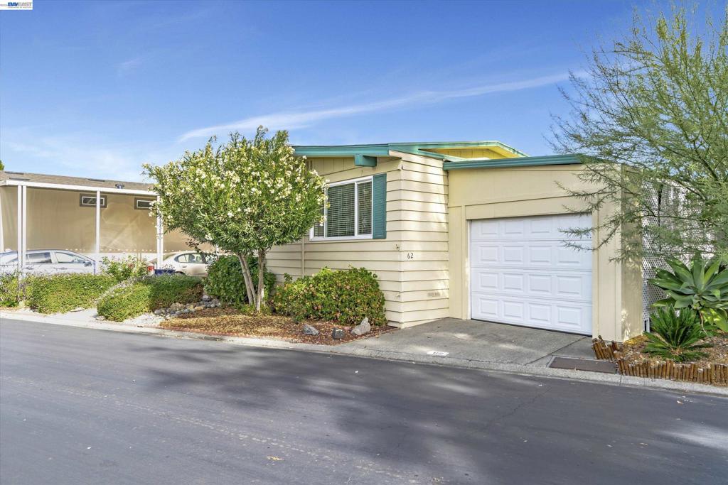 3263 Vineyard Ave