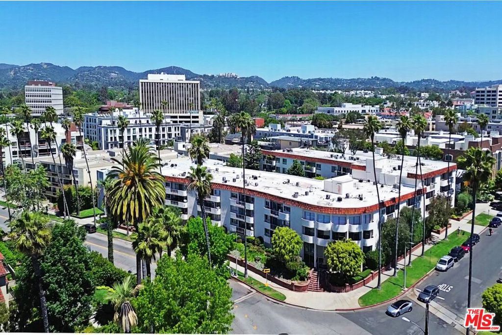 Photo of 11965 Gorham Avenue #503, Los Angeles, CA 90049 (MLS # 25586263)