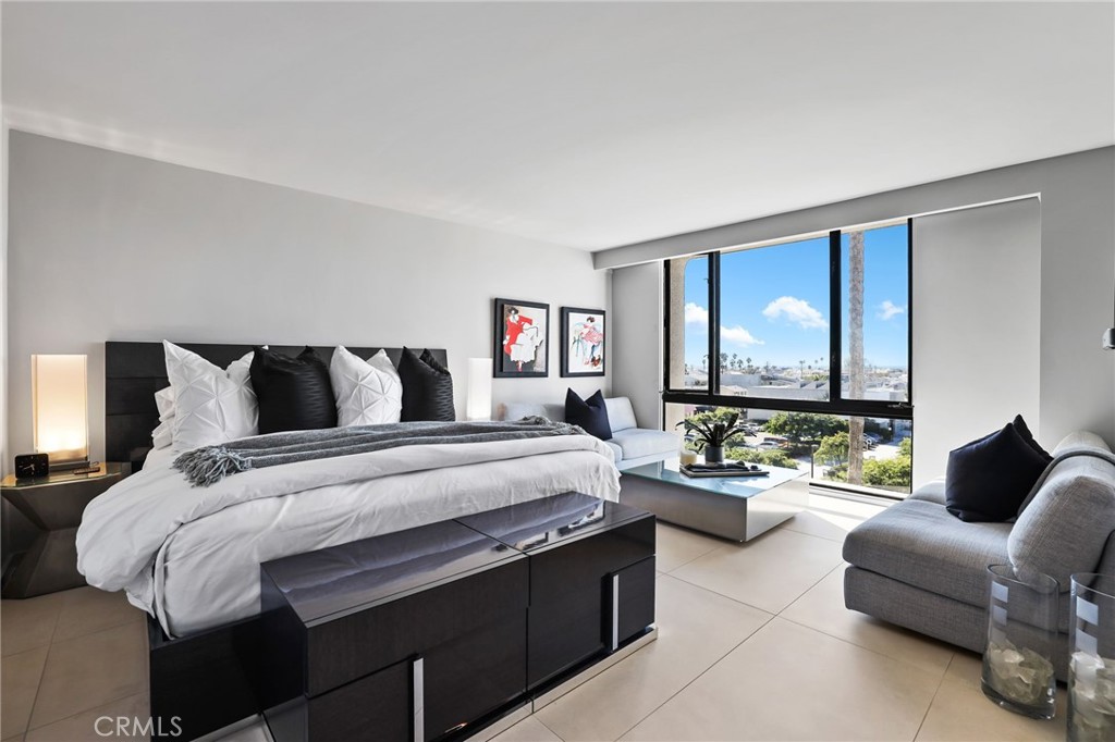 Lido Building (#601) (L601) - Residential Lease