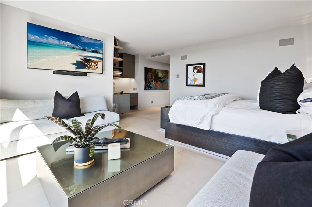 Lido Building (#601) (L601) - Residential Lease