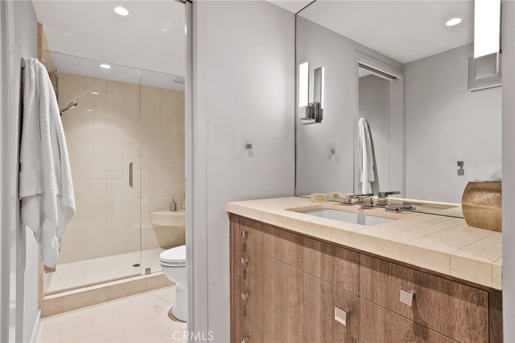 Lido Building (#601) (L601) - Residential Lease