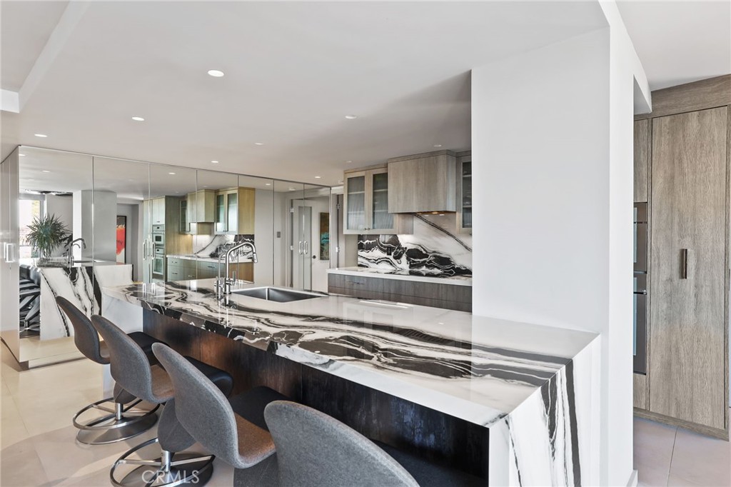 Lido Building (#601) (L601) - Residential Lease