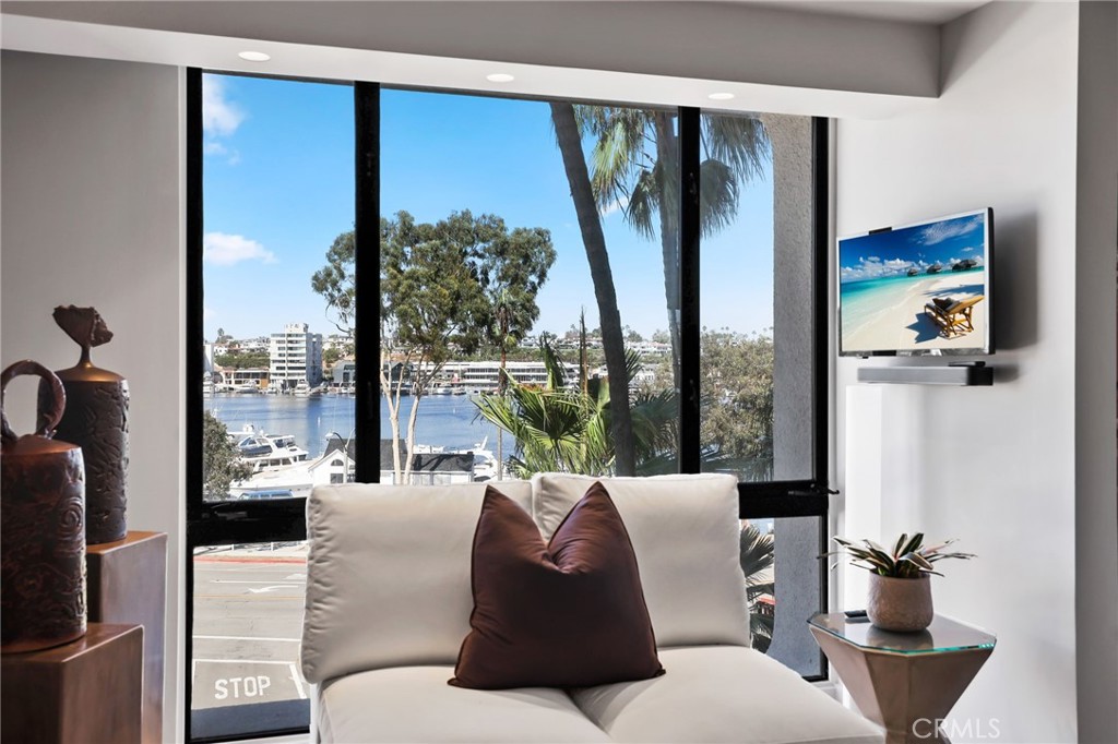 Lido Building (#601) (L601) - Residential Lease