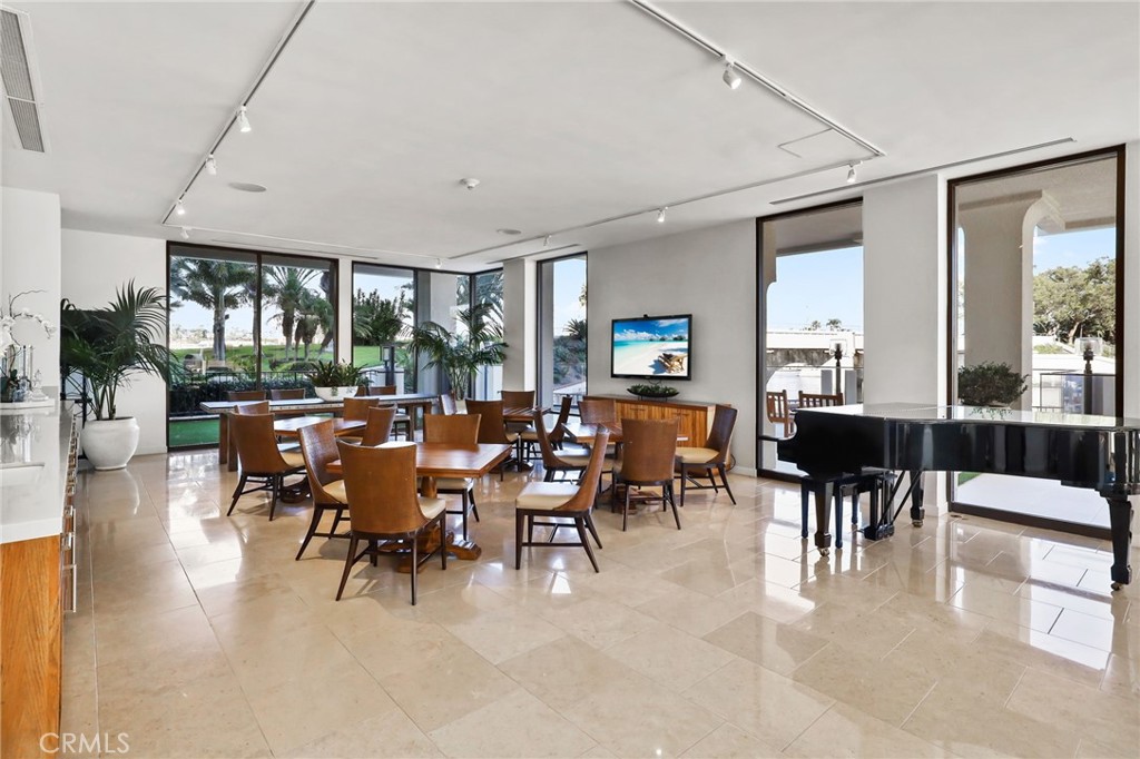 Lido Building (#601) (L601) - Residential Lease