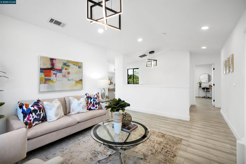 WOODSIDE GLEN - Residential