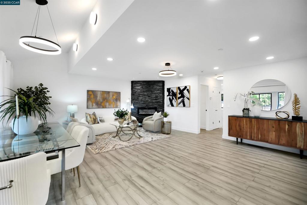 WOODSIDE GLEN - Residential