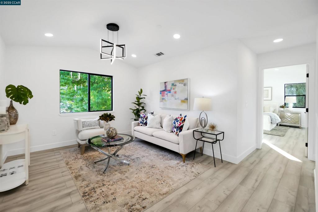 WOODSIDE GLEN - Residential