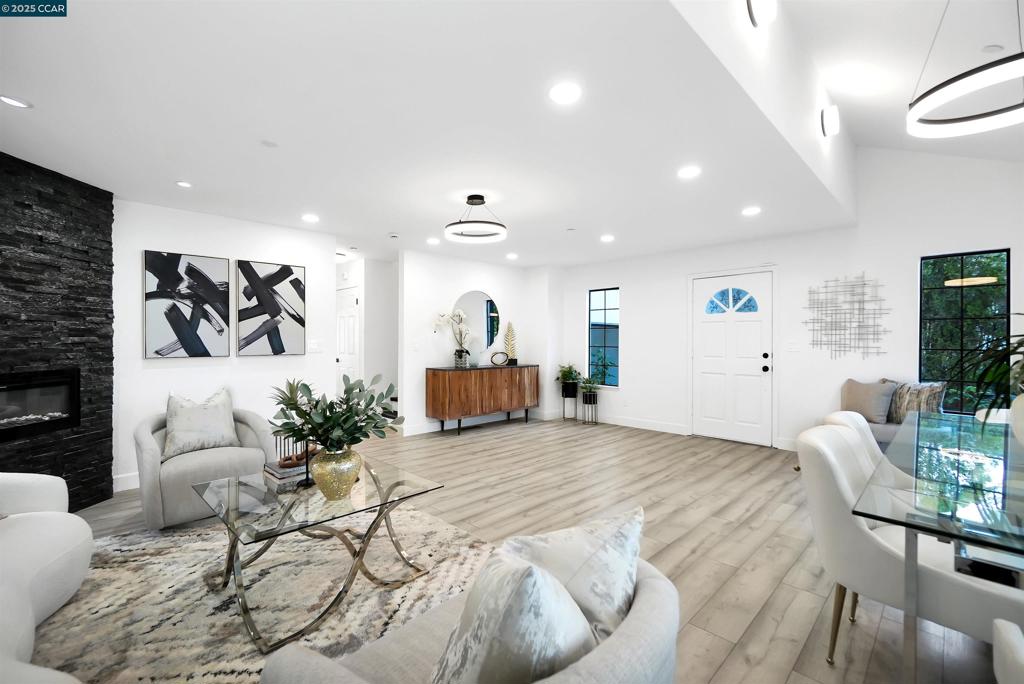 WOODSIDE GLEN - Residential