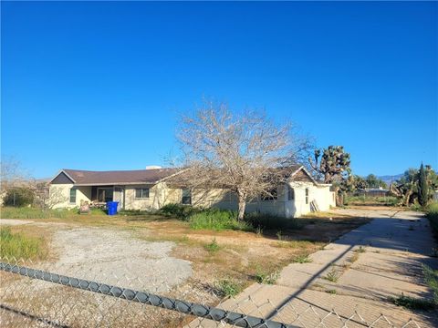 Photo of 14387 Jicarilla Rd, Apple Valley, CA 92307 (MLS # HD26060533)