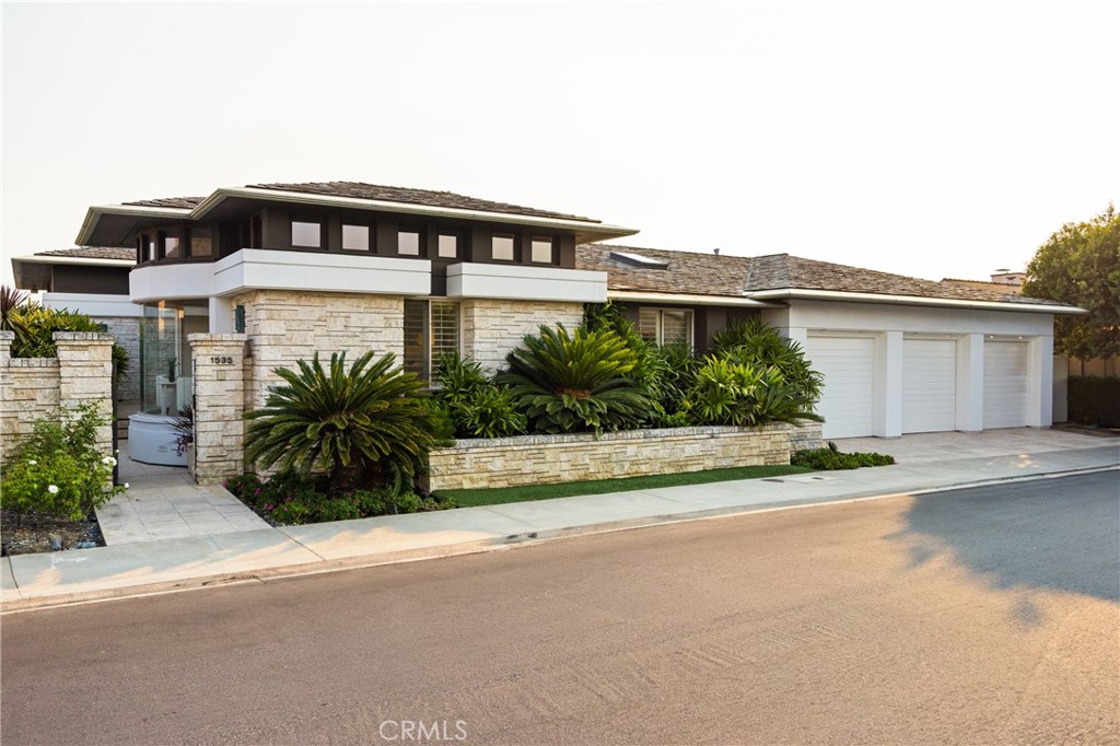 1535 Dolphin Terrace