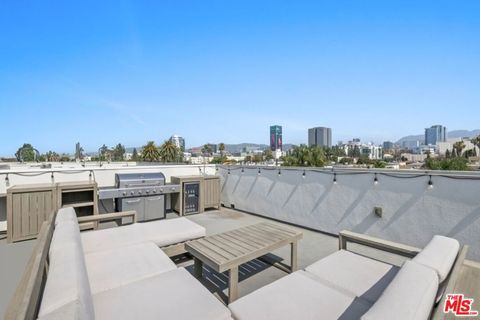 Photo of 1243 N Gower Street, Los Angeles, CA 90038 (MLS # 26634337)