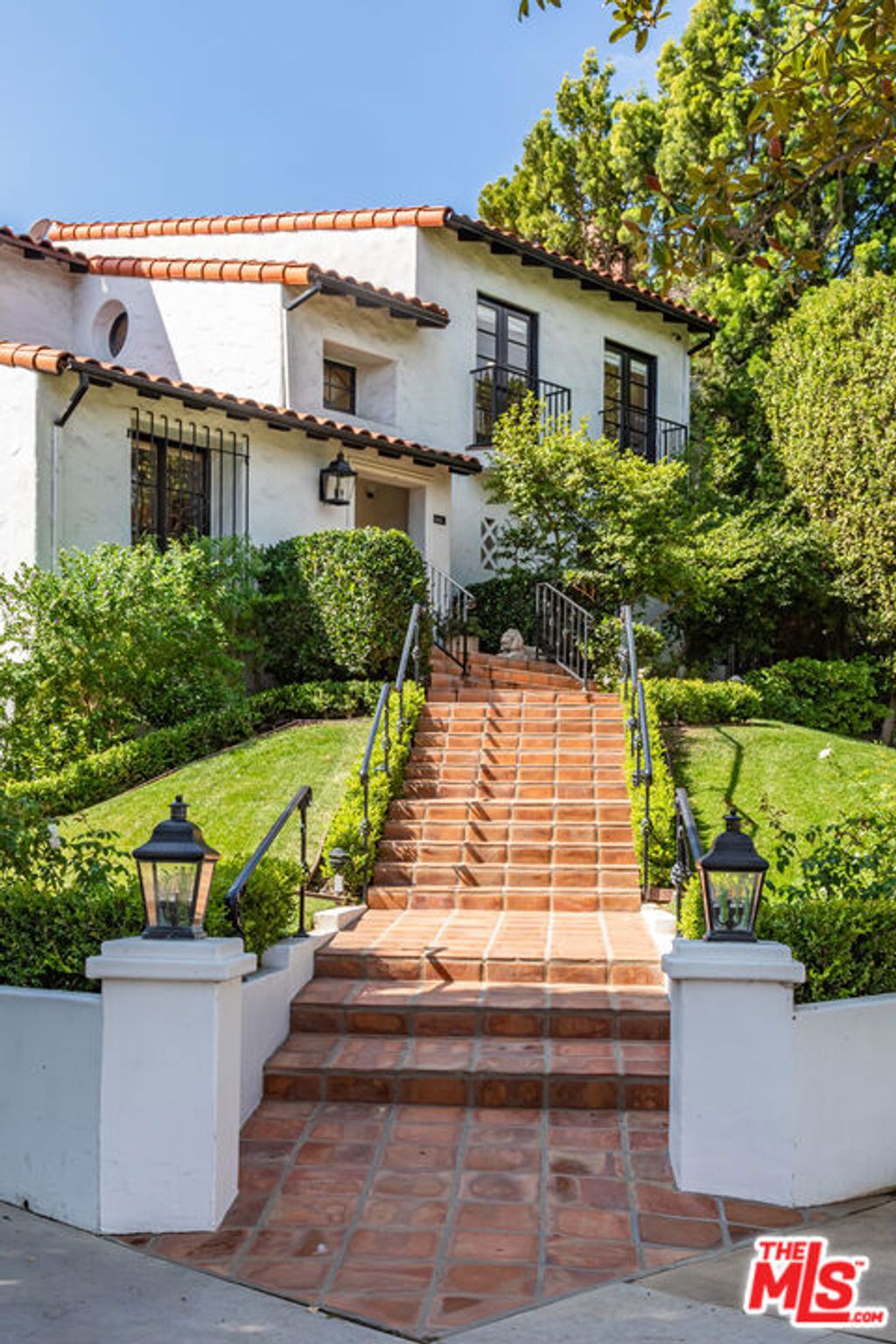 Photo of 365 Comstock Avenue, Los Angeles, CA 90024 (MLS # 25603269)