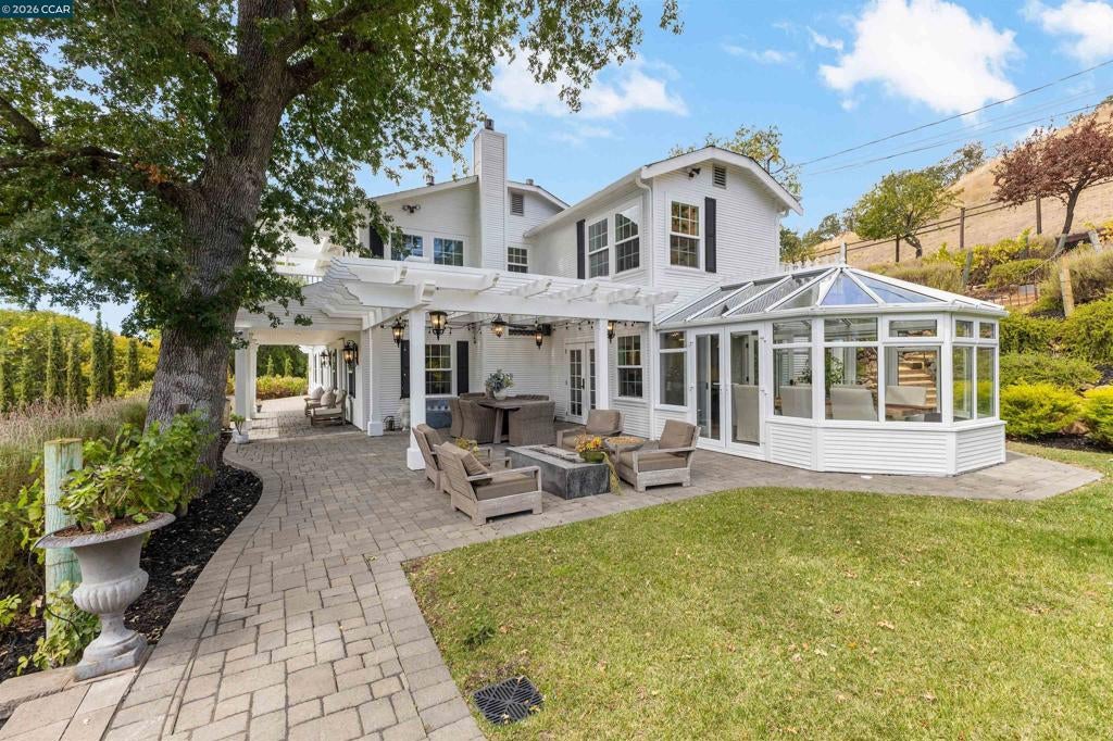 950 Country Lane