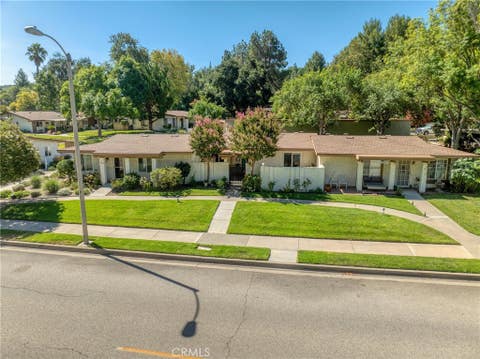 Photo of 19368 Avenue Of The Oaks, Newhall, CA 91321 (MLS # SW26159947)