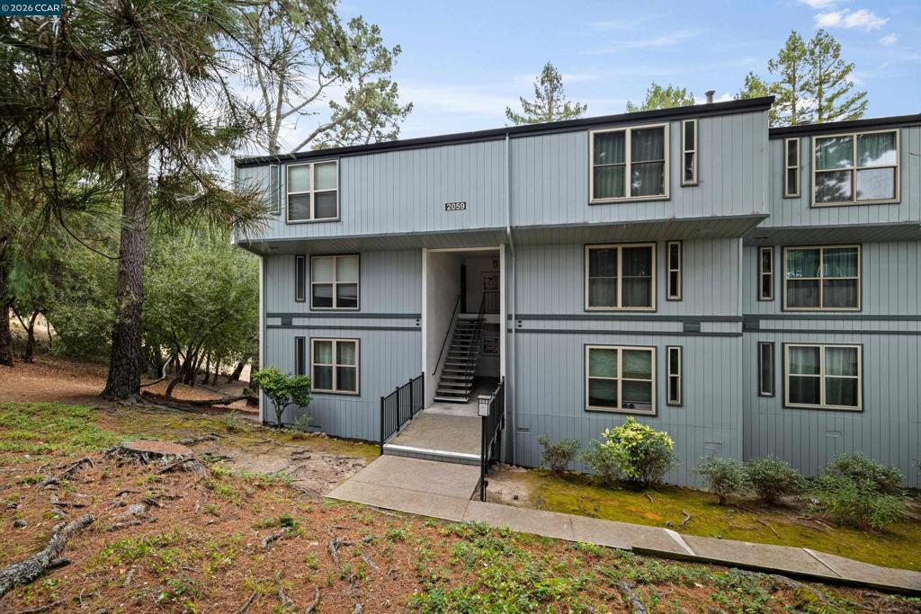 2059 Ascot Dr 108