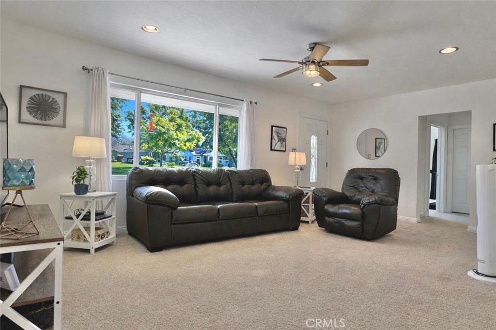 4151 Los Coyotes Diagonal