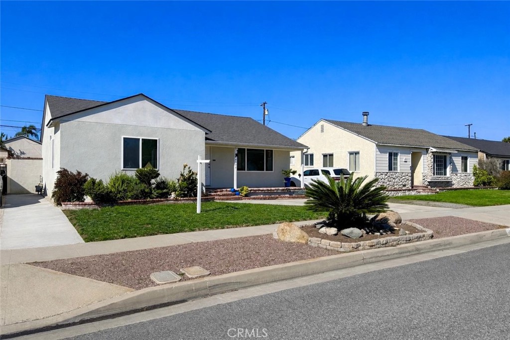 4151 Los Coyotes Diagonal