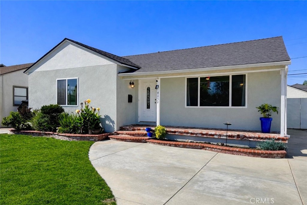 4151 Los Coyotes Diagonal