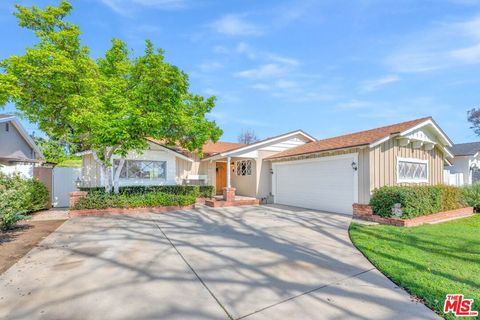 Photo of 16507 Calahan Street, North Hills, CA 91343 (MLS # 26634545)