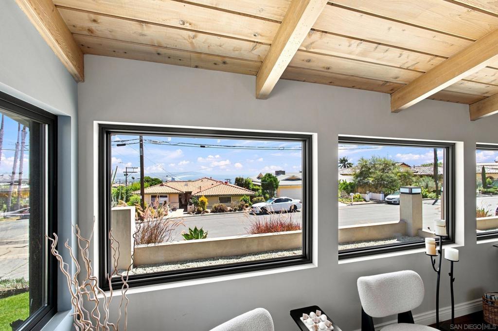 1044 Avenida Amantea