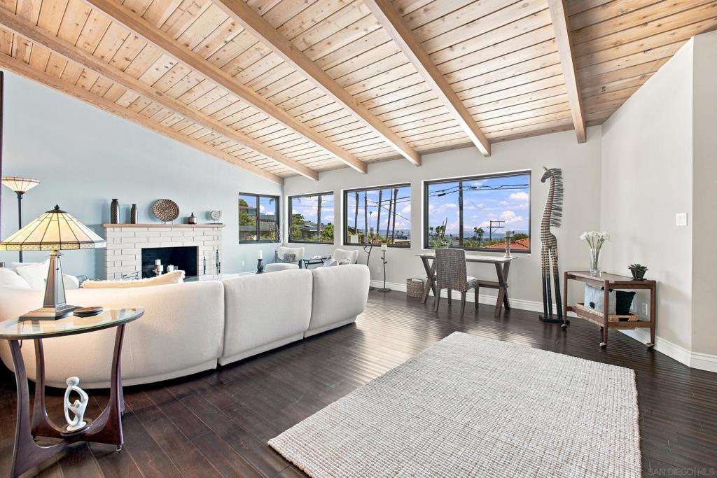 1044 Avenida Amantea