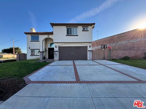 Photo of 2600 W Picadilly Way, Anaheim, CA 92801 (MLS # 26659511)