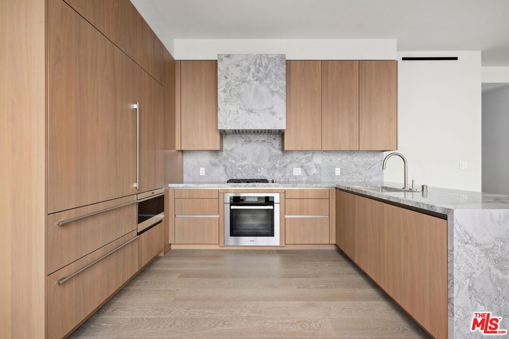 Photo of 211 W Elm Court #6E, Los Angeles, CA 90067 (MLS # 25626239)