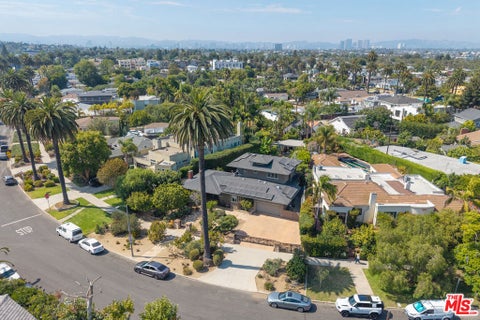 Photo of 11835 S South Park Avenue, Los Angeles, CA 90066 (MLS # 26843395)