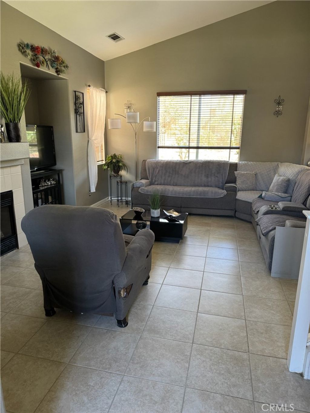 Photo of 1315 exeter Ct, San Jacinto, CA 92583 (MLS # SW26044893)