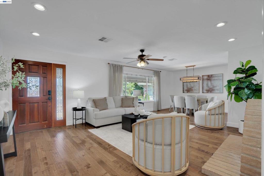 1460 Calais Ct