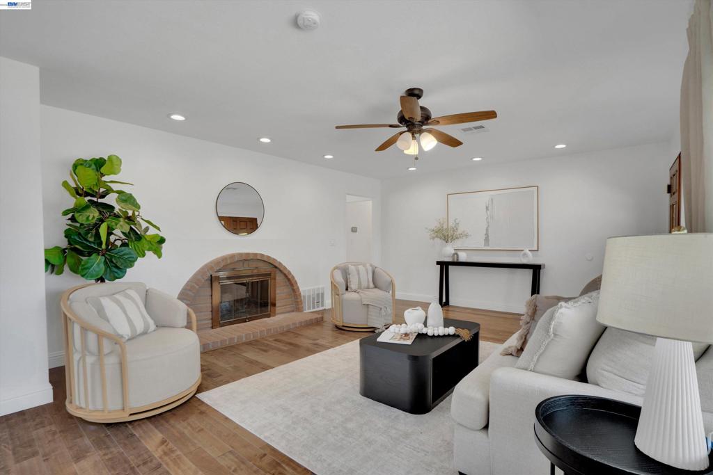 1460 Calais Ct
