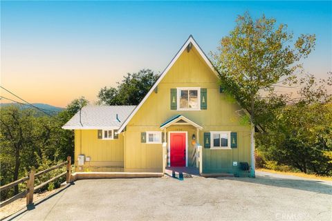 Photo of 1226 Grass Valley Rd, Lake Arrowhead, CA 92352 (MLS # IV25239628)