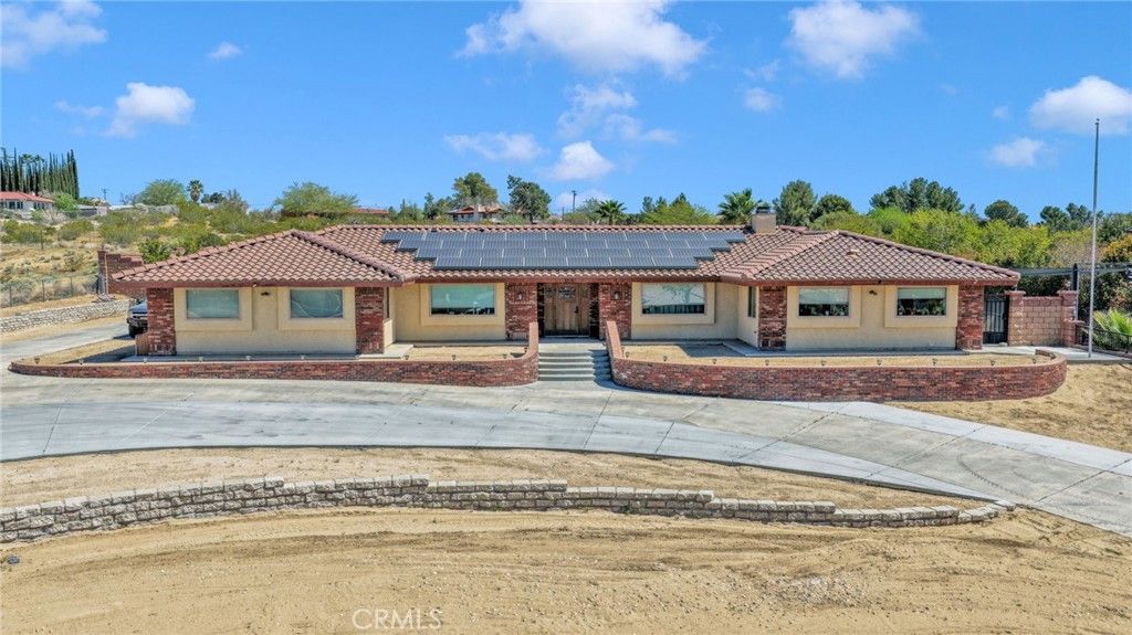 Photo of 13863 Pamlico Rd, Apple Valley, CA 92307 (MLS # HD26066608)