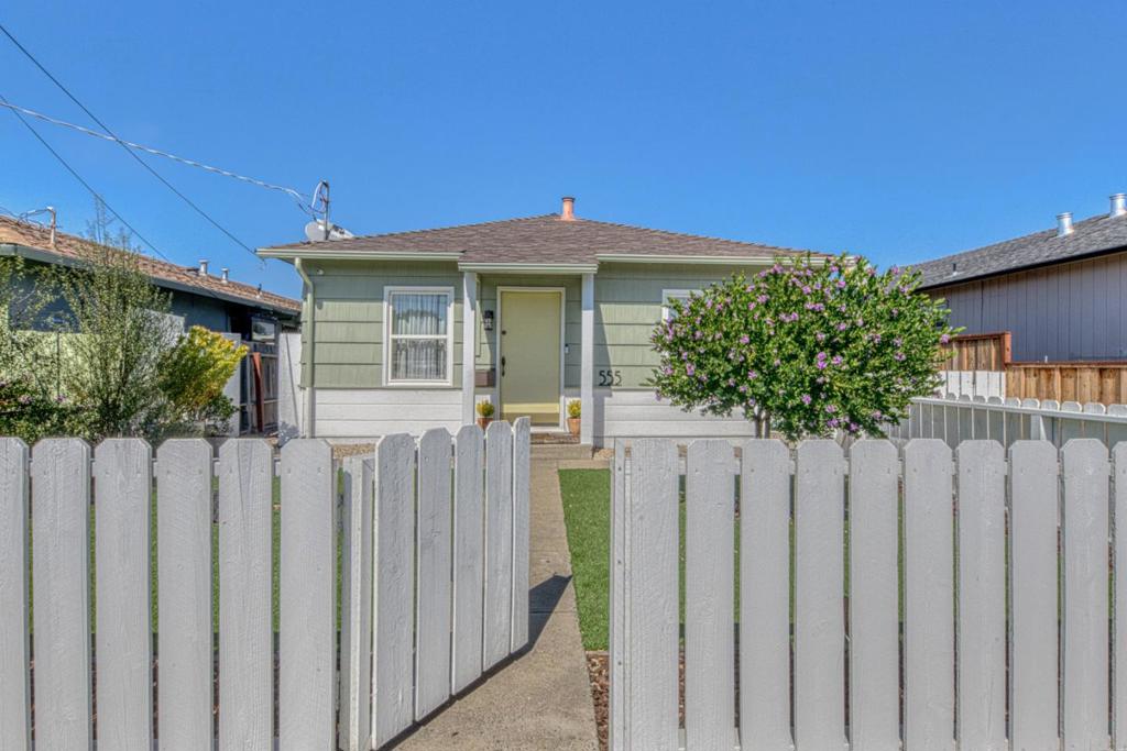 555 Elm Avenue
