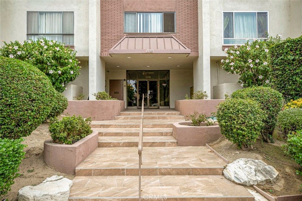 Photo of 1118 N Central Ave #17, Glendale, CA 91202 (MLS # GD25256462)