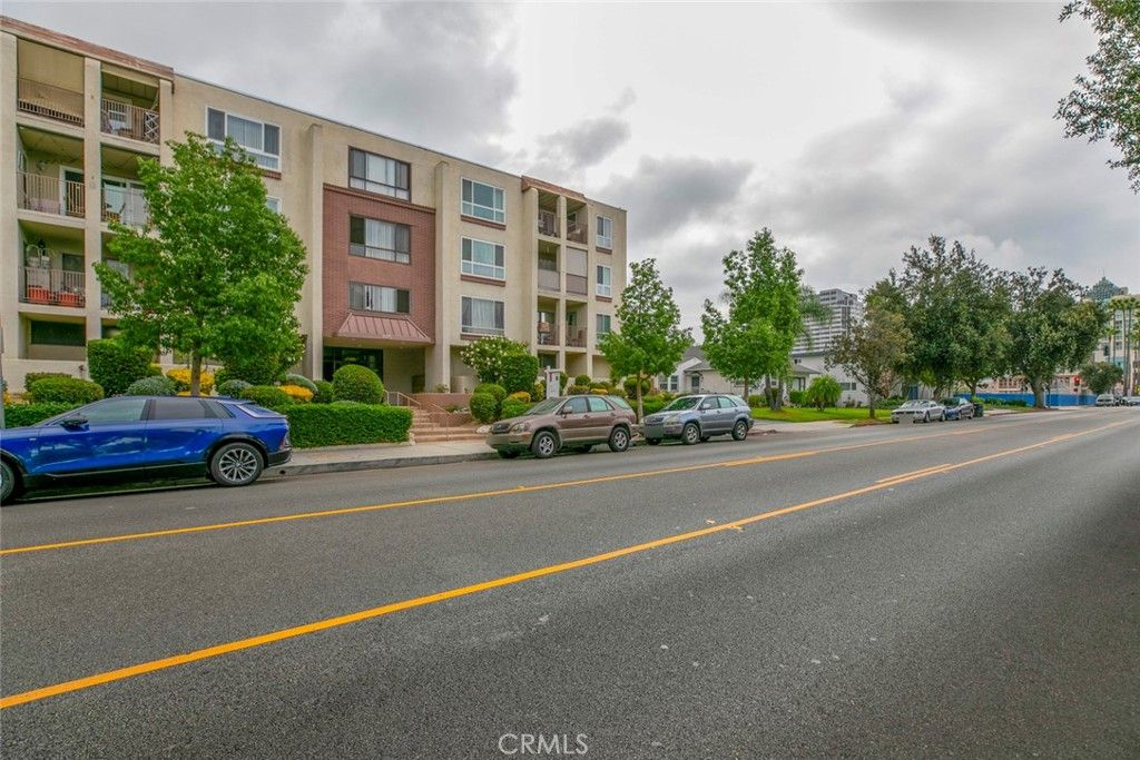 Photo of 1118 N Central Ave #17, Glendale, CA 91202 (MLS # GD25256462)