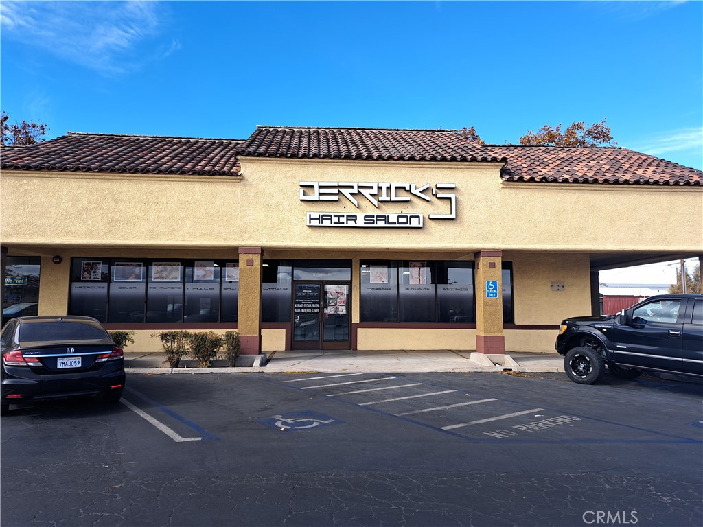 Prime Retail Opportunities in a Stater Brothers-Anchored Center
Suite F - 16808 Main St.
Size: ±3,000 Sq. Ft.
Features: Endcap space built out as a salon, including:
Massage room.
Small office.
Facial & waxing room.
Break room.
Stater Brothers (dominant grocery draw).
Well-known brands like Sizzler, KFC, US Bank, Little Caesars, Subway, and Wingstop.
Jamba Juice.
Prime Location
Situated on a major east-west corridor to and from I-15.
Positioned between two signalized corners for high visibility.
Dominant Neighborhood Shopping Center with heavy foot traffic.
Convenience: Ample parking and easy accessibility.