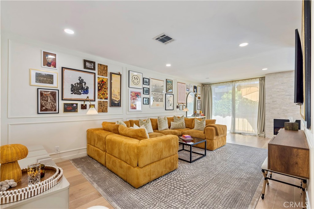 1735 N Fuller Avenue 445