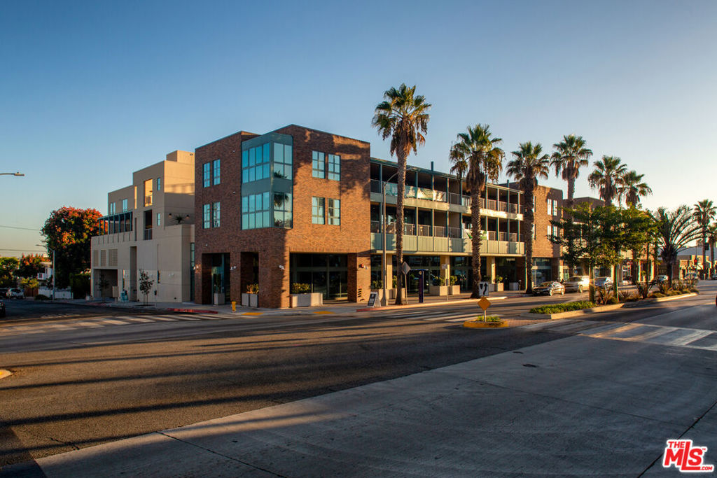 This beautiful 2bd/2ba apartment home is available 9.7.25 but may be pre-leased immediately! Not every boulevard is synonymous with an outsized reputation for stylish living and cultural spirit but Wilshire Boulevard certainly is. A storied thoroughfare that runs as much through the American imagination as through the Santa Monica cityscape, Wilshire embodies a liberated, creative, and adventurous identity all its own. Trader Joe's, Wholefoods, New York bagel and Deli, Bru's Waffle, and Douglas Park are right outside your doorstep. This apartment home provides residents with extraordinarily spacious home interiors, each thoroughly amenities and designed to yield feelings of openness and autonomy. Coupled with distinctive design elements, this floor plan option amounts to a rare find of a home. Complete with a fount of service-focused amenities and conveniences, the community itself provides online requests/payments, concierge service, and on-site retail. Photos may consist of similar model units and virtually staged renderings.