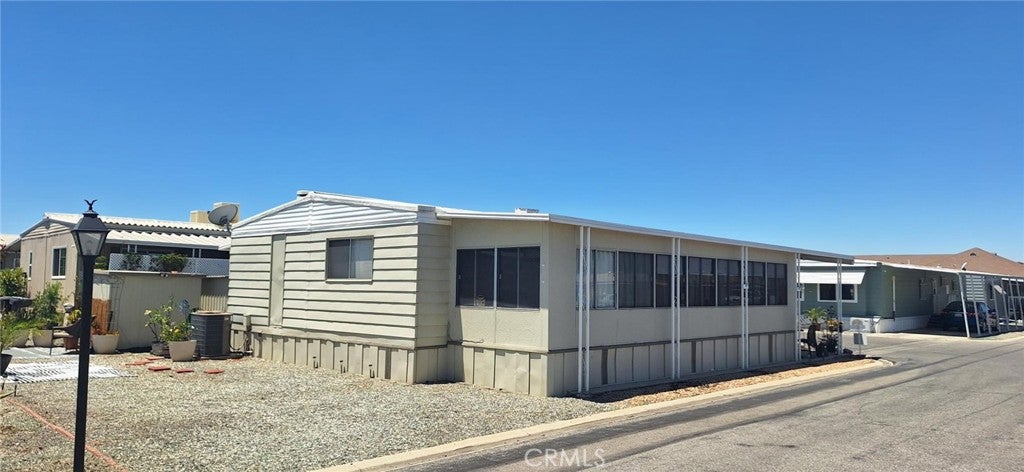 1895 W Devonshire 44