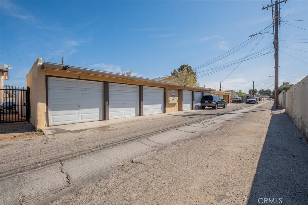 342 E Lancaster Boulevard