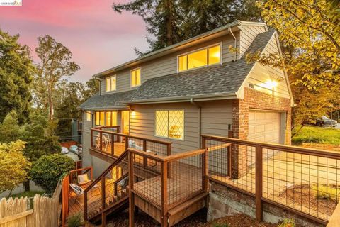 Photo of 7403 Skyline Blvd Blvd, Oakland, CA 94611 (MLS # 41131456)