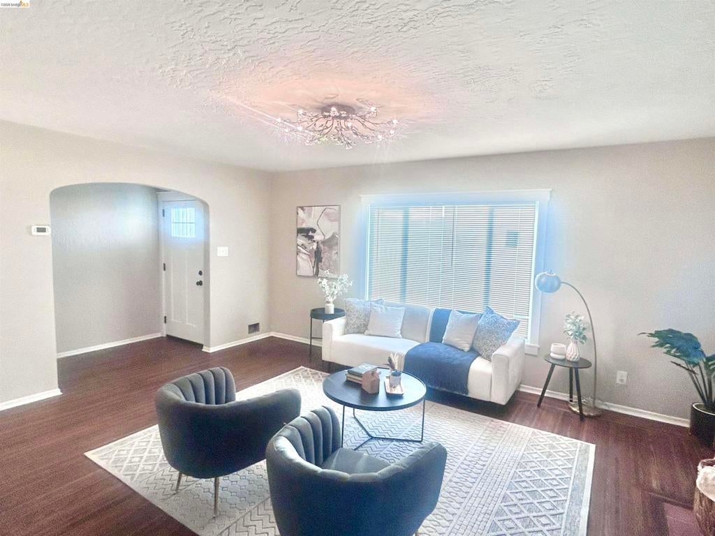 4102 Roosevelt Ave