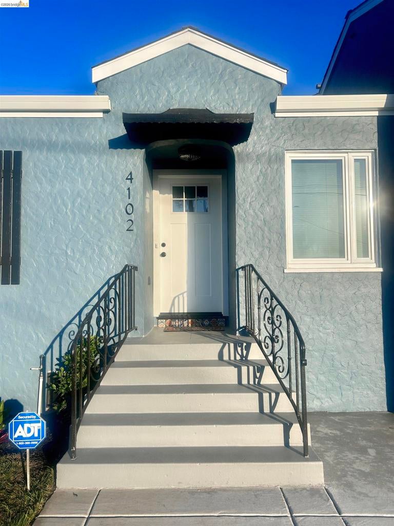 4102 Roosevelt Ave