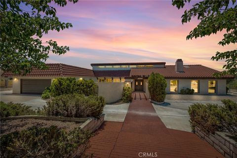 Photo of 19585 Crest DR, Apple Valley, CA 92307 (MLS # HD26119725)