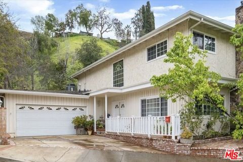 Photo of 4635 Esparto Street, Woodland Hills, CA 91364 (MLS # 26664081)