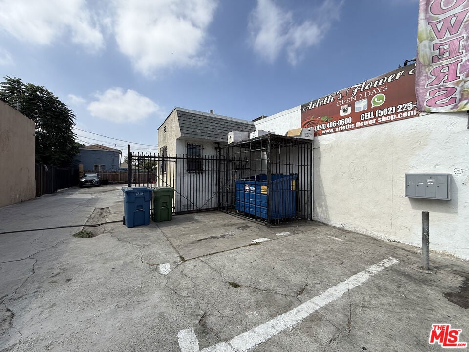 1212 E Rosecrans Avenue
